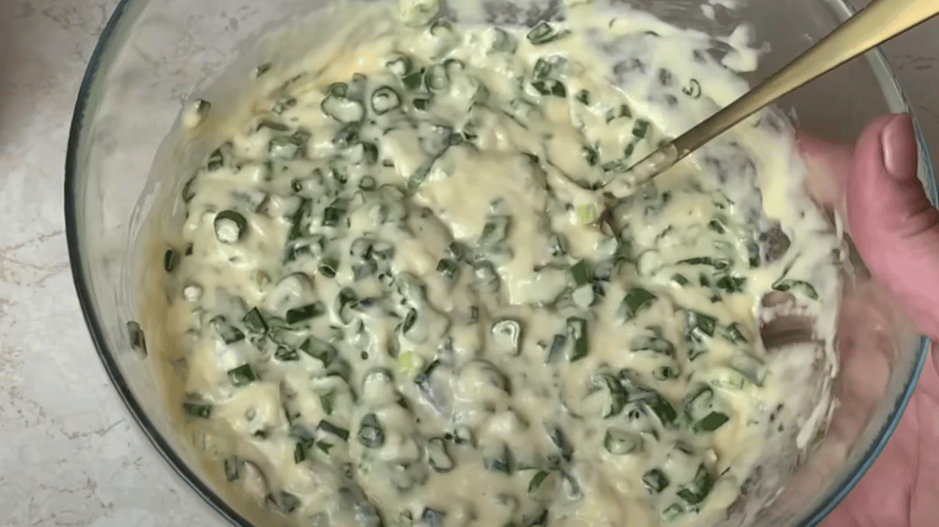 оладки з зеленою цибулею на сніданок 