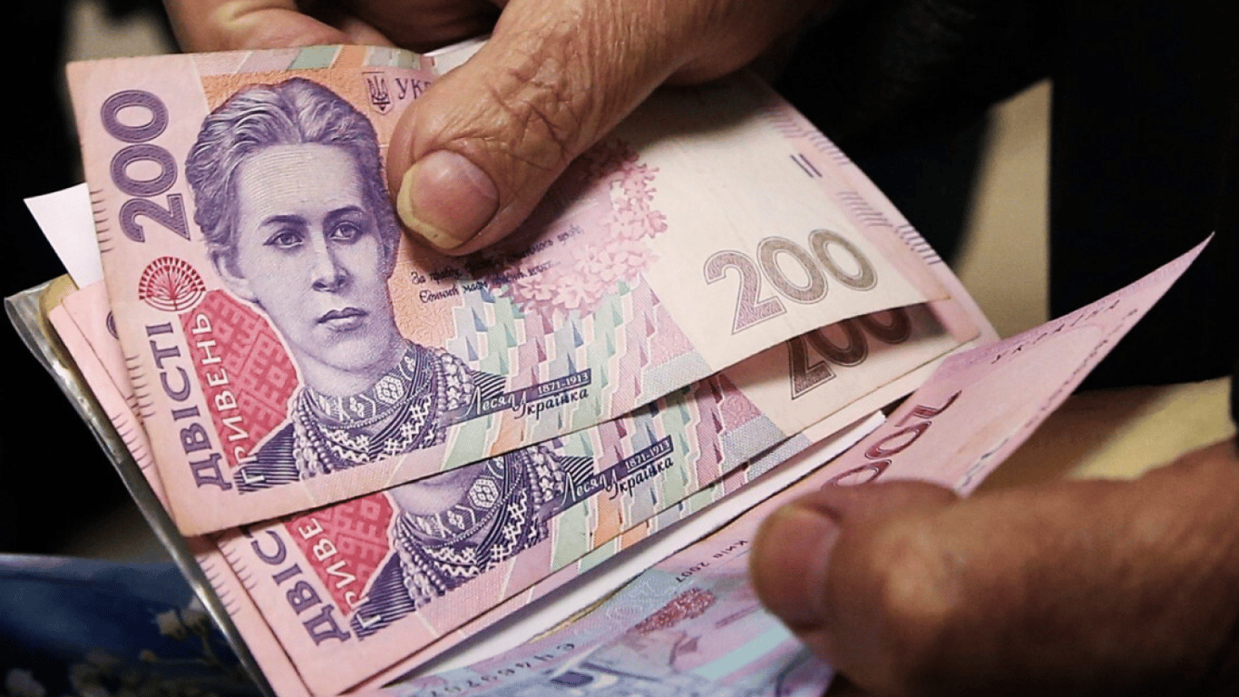 Пенсії для українців — скільки коштів Пенсійний фонд виділив на виплати
