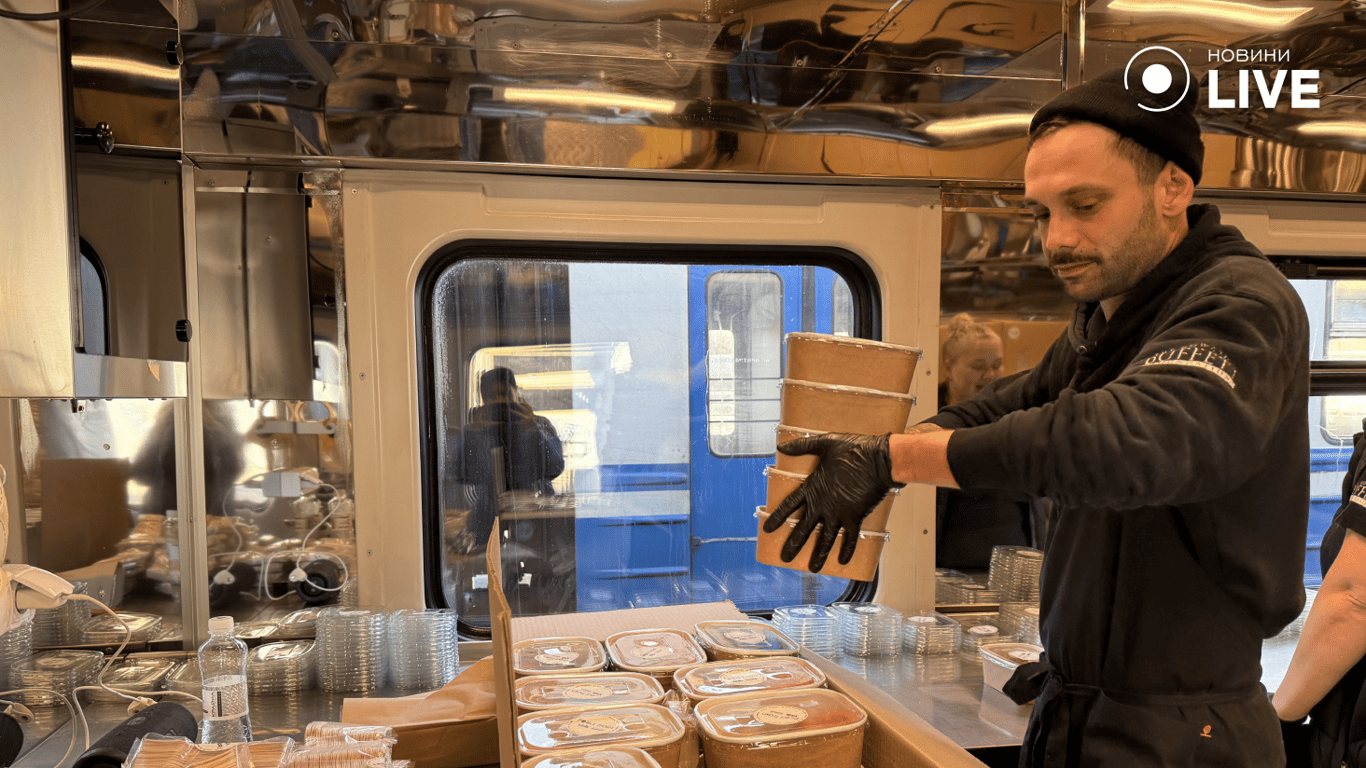 Потяг-кухня Укрзалізниці в Одесі: гаряча їжа під час блекауту - фото 5