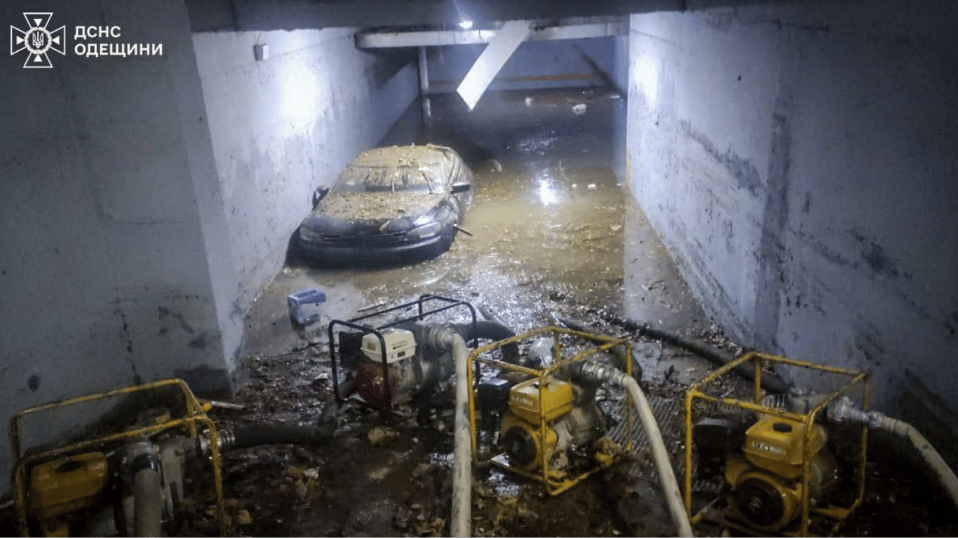 Ліквідація наслідків негоди в Одесі