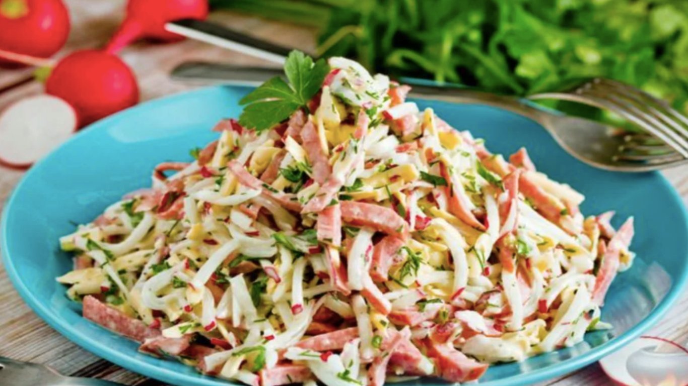 Весняний салат з редискою за 10 хвилин: замість вечері для стрункої фігури