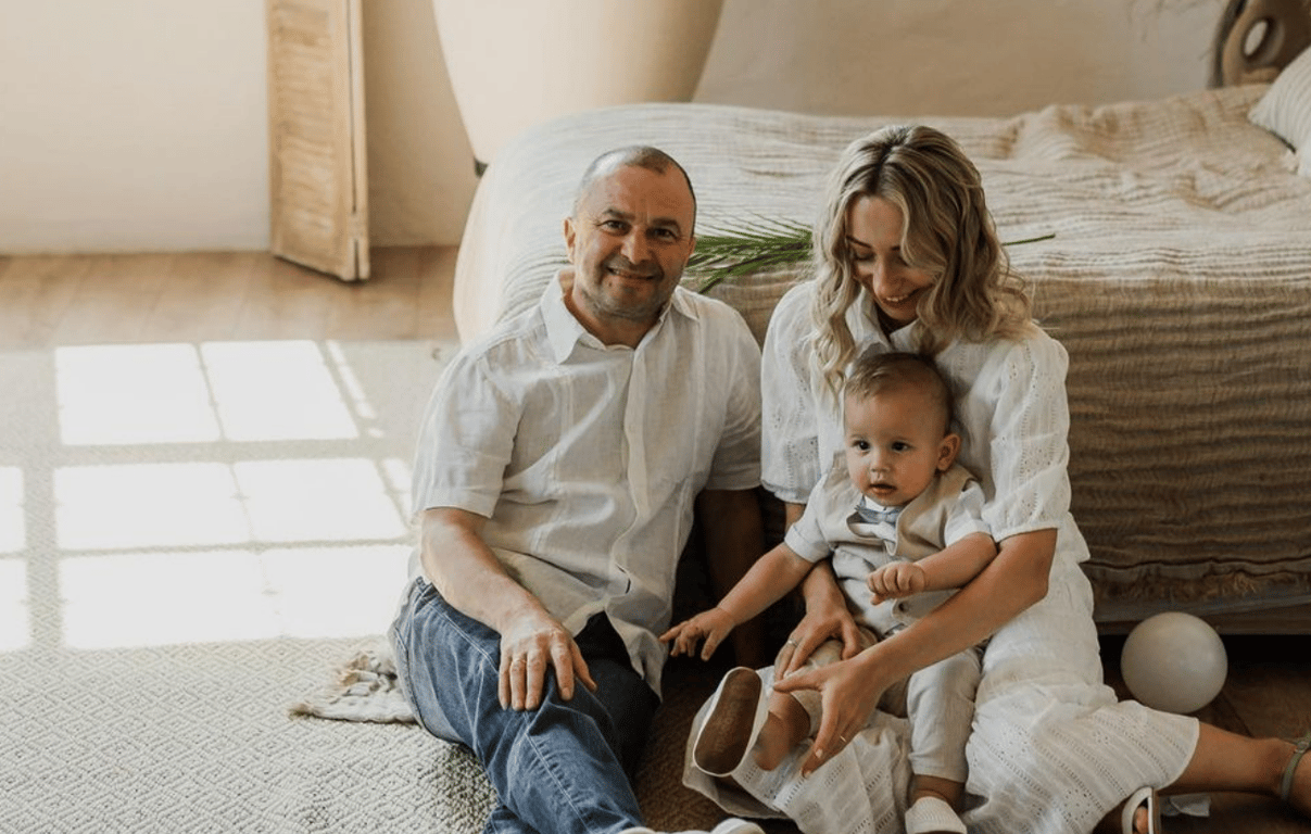 Виктор Павлик со своей женой Катей Репяховой и сыном Михаилом