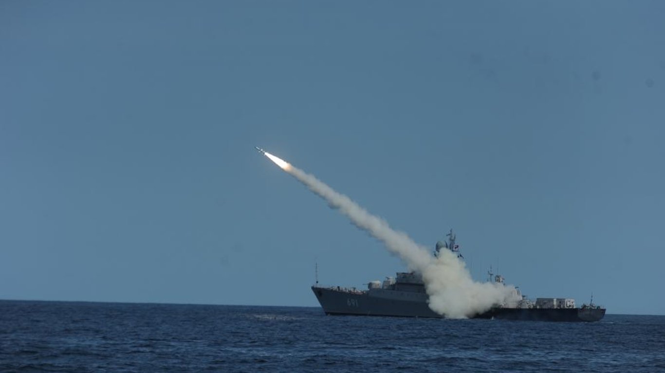 Оккупанты завели ракетоносители в пункты базирования — какая ситуация в Черном море