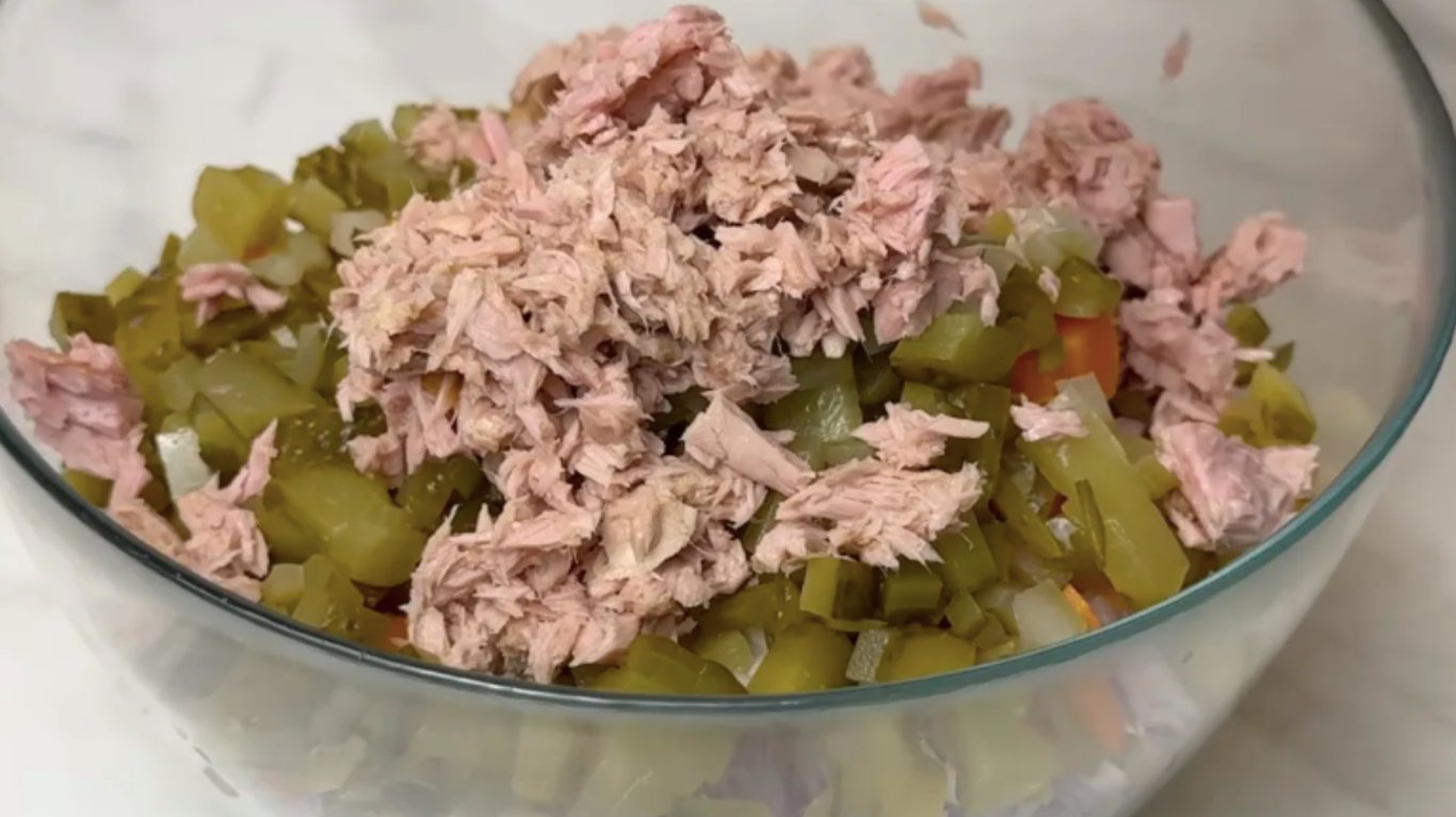 пісний салат Олів’є з тунцем