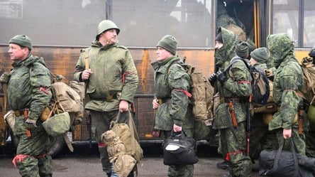 В росії мобілізований чоловік взяв у заручники трьох офіцерів: деталі - 285x160