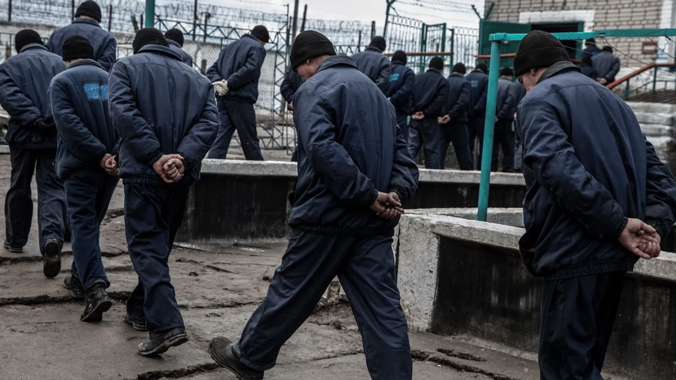 Журналіст розповів про життя російських полонених у таборі на заході Україні