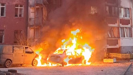 В Чернигове дрон РФ попал в многоэтажный дом — фото - 290x160