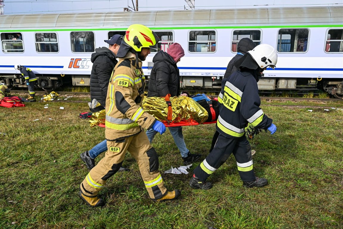 На кордоні Польщі й України відпрацювали евакуацію після атаки на потяг - фото 2