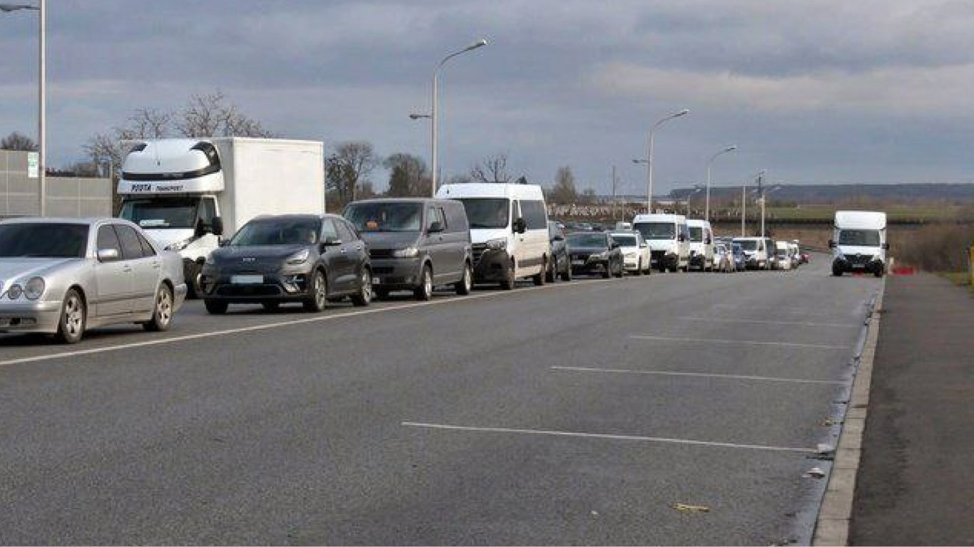 До Румунії та Молдови з Одеси проїзд ускладнено: затори на шляху