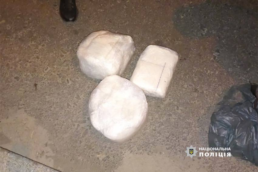 В Києві затримали двох дилерів з десятками кілограмів наркотиків