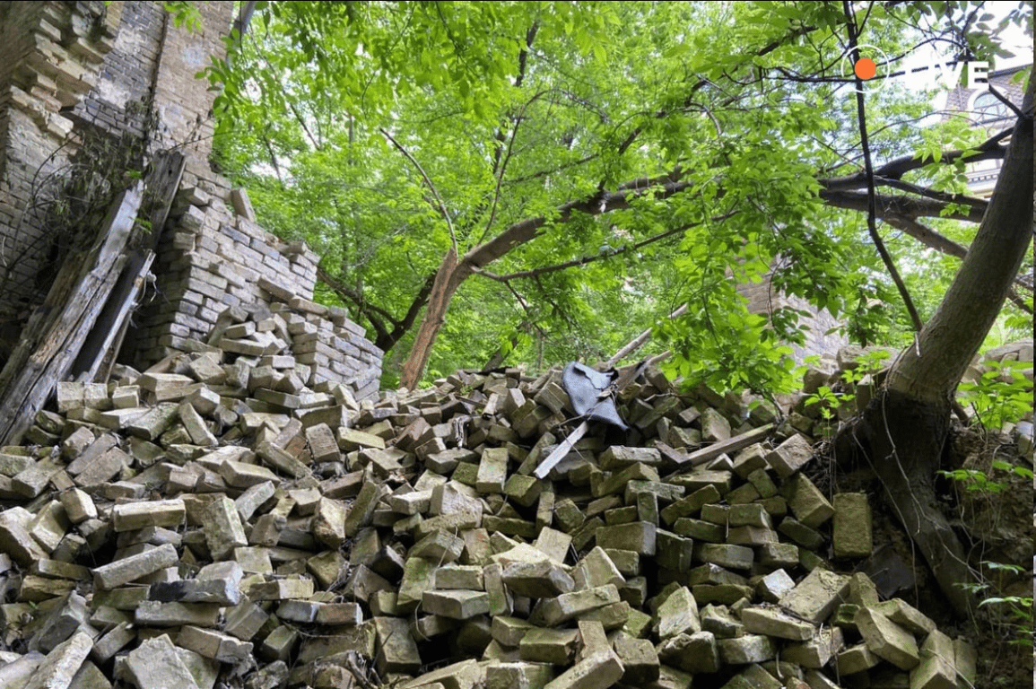 На Вознесенському узвозі розбирають історичну садибу — фото - фото 2