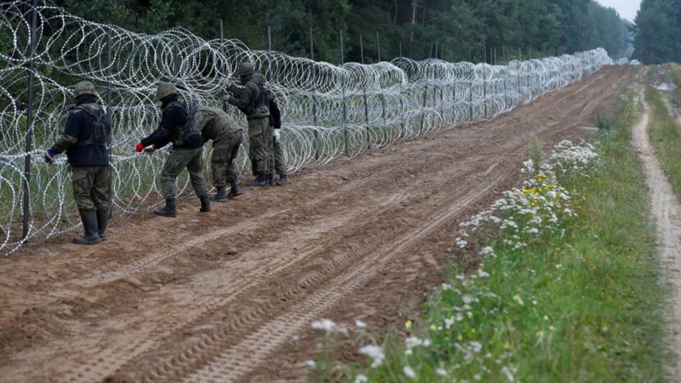 Активність мігрантів на кордоні — Польща звинуватила Білорусь та Росію в організації провокацій