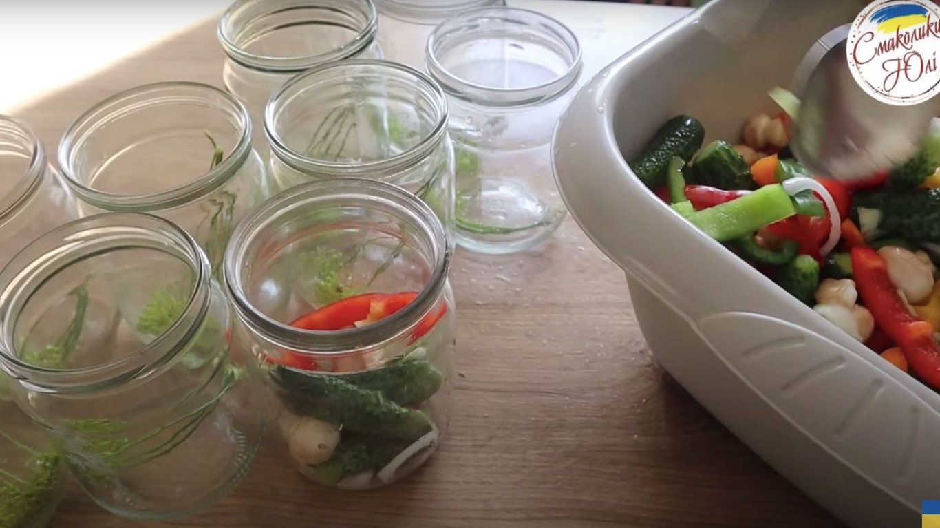 овочева заготівля на зиму з печерицями 