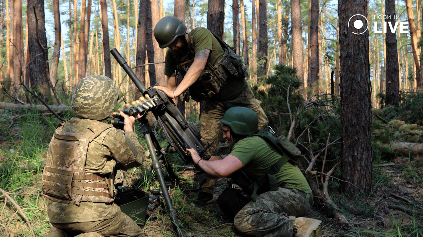 Українські військові під час бойового завдання