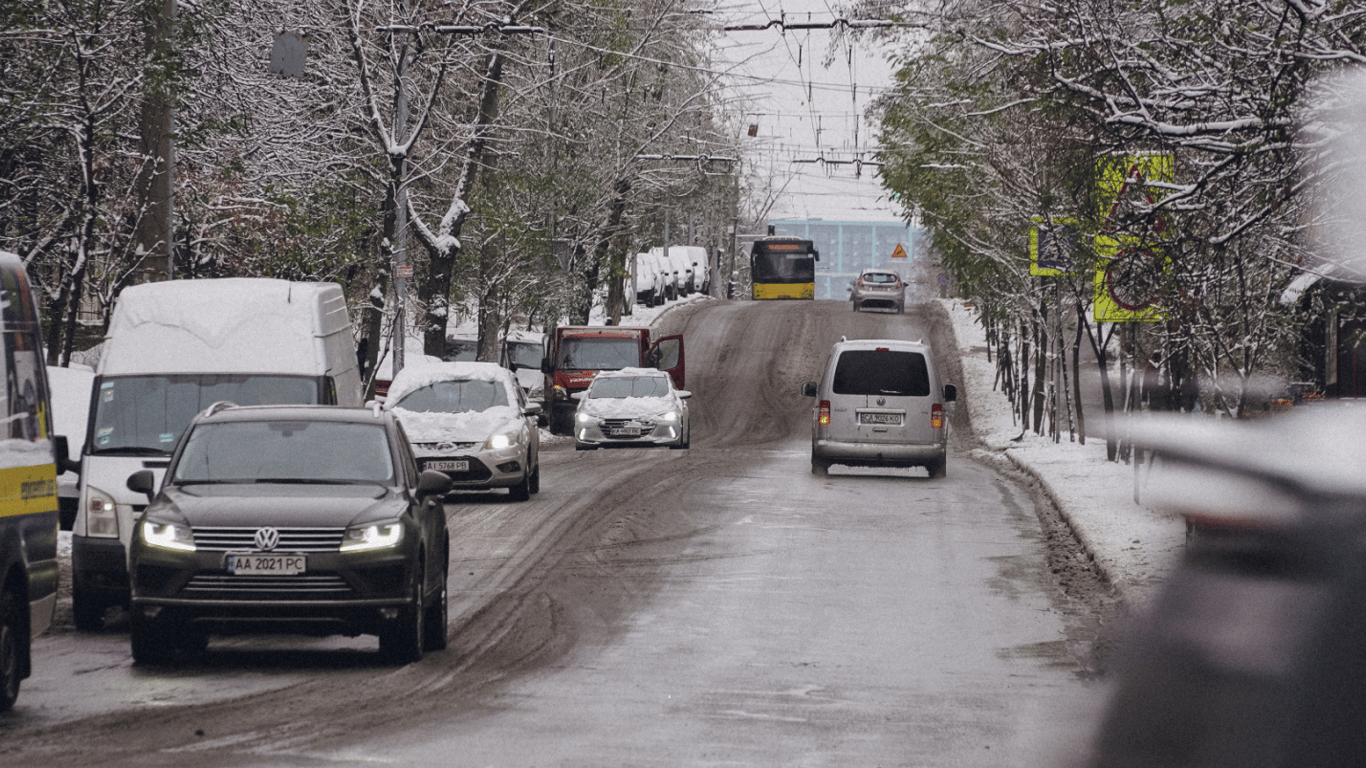 У Київ заборонили в'їзд вантажівкам — яка причина