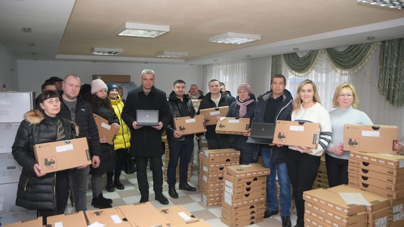 Вчителі Одещини отримали понад дві тисячі ноутбуків від Google та ЮНЕСКО