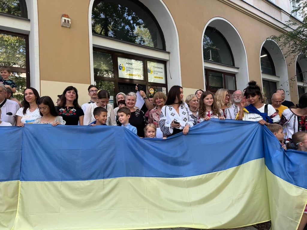Як українці святкували День Незалежності у Варшаві — фото - фото 1