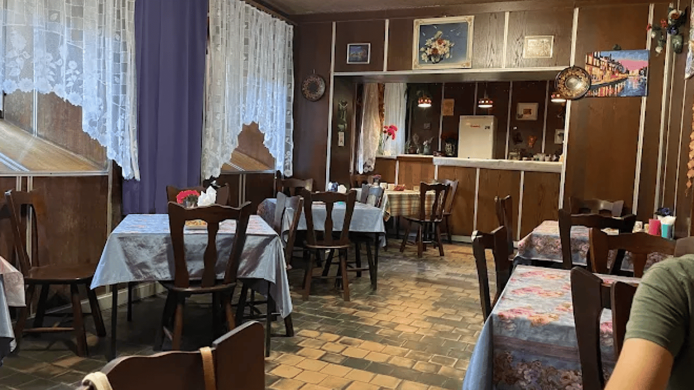 Кафе "Ліра" всередині. Фото: Google Maps