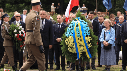 Посол Украины в Польше почтил память жертв Волынской трагедии - 285x160