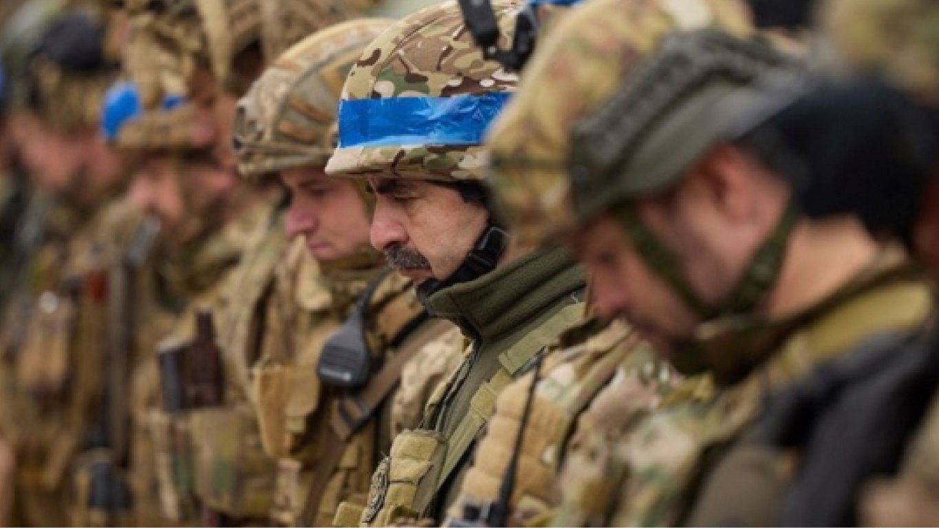 Помощь от 130 тыс. грн — кому из украинских военных предусмотрены выплаты