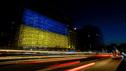 Європа засяяла синьо-жовтими кольорами до Дня Незалежності України - 285x160