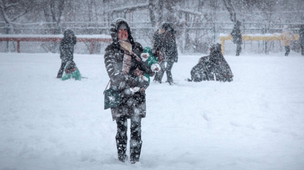 Люті морози і снігопад — в Укргідрометцентрі попередили про негоду у кількох областях - 285x160