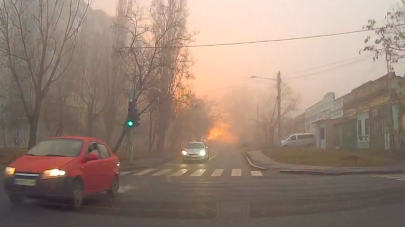 Появился момент попадания ракеты в жилой дом в Одессе (видео)