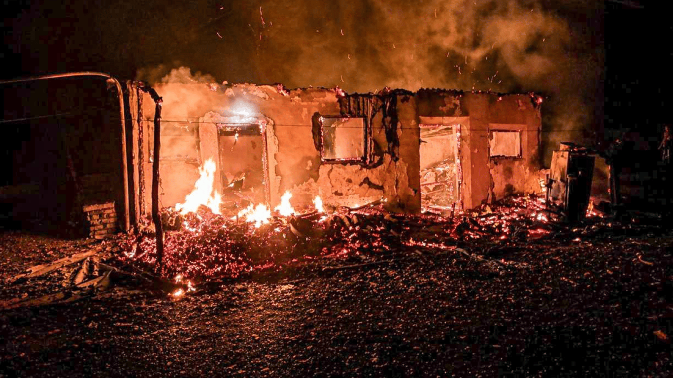 Вночі росіяни атакували Одещину: пошкоджено будинки і порт