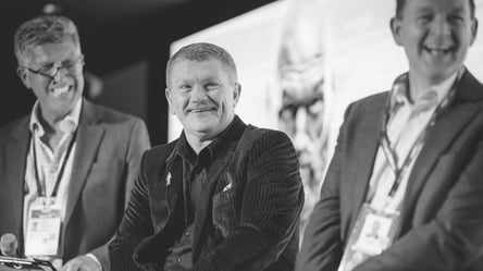 Усик, Сенченко и Пакьяо отреагировали на смерть Хаттона - 285x160