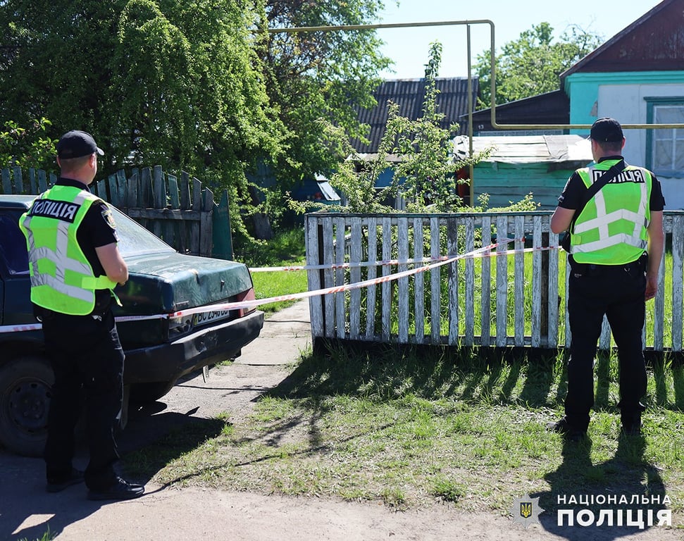 На Житомирщині чоловік скоїв самогубство після того, як застрелив своїх дружину та дитину - фото 4