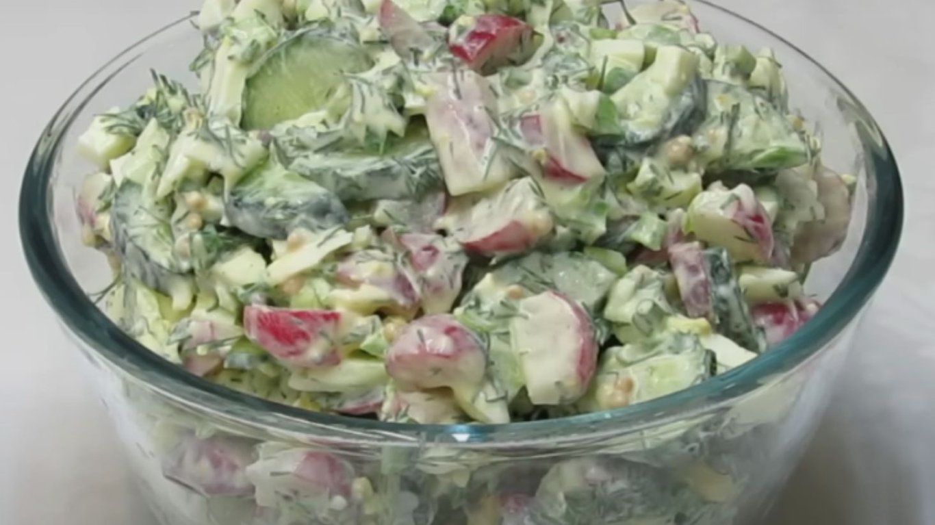 Салат з редискою та сметаною