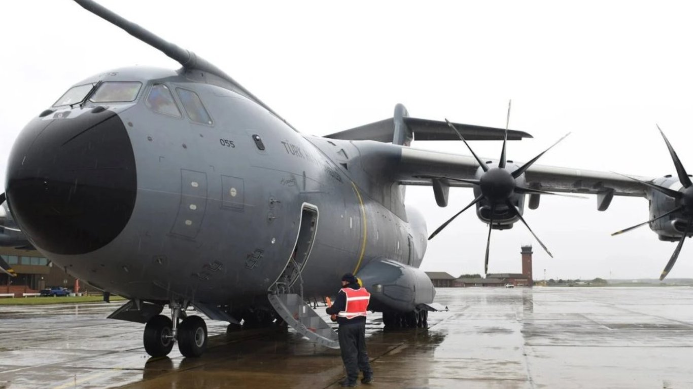 Турецькі літаки у Борисполі: посол розповів подробиці щодо їх вильоту