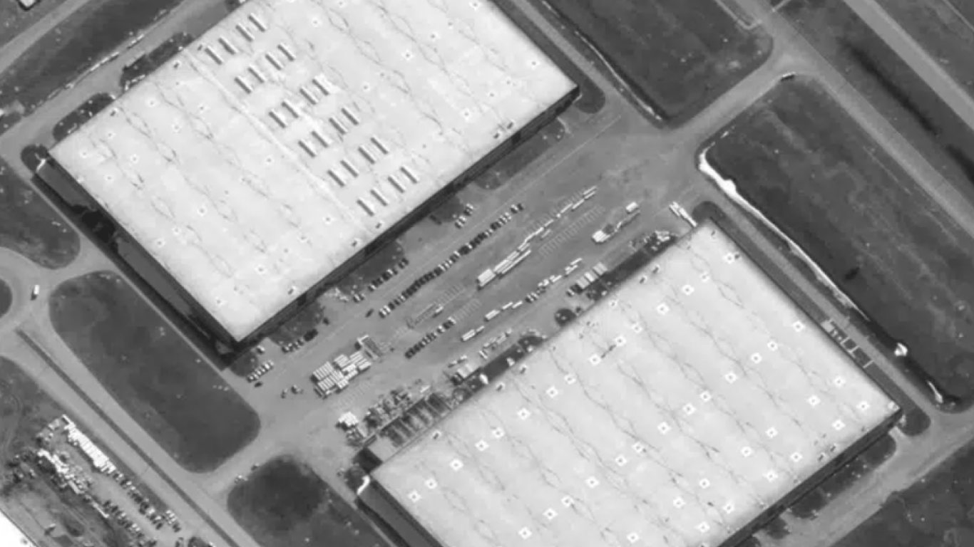 ЗМІ опублікували супутникові знімки заводу дронів, який РФ будує з Іраном