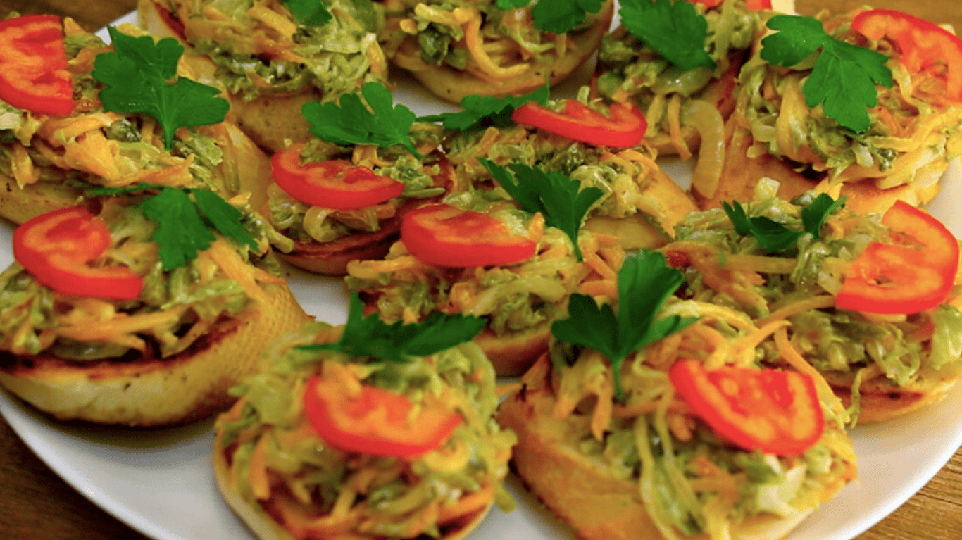 смачний сніданок з хліба