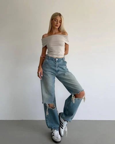 Torn jeans for spring 2025