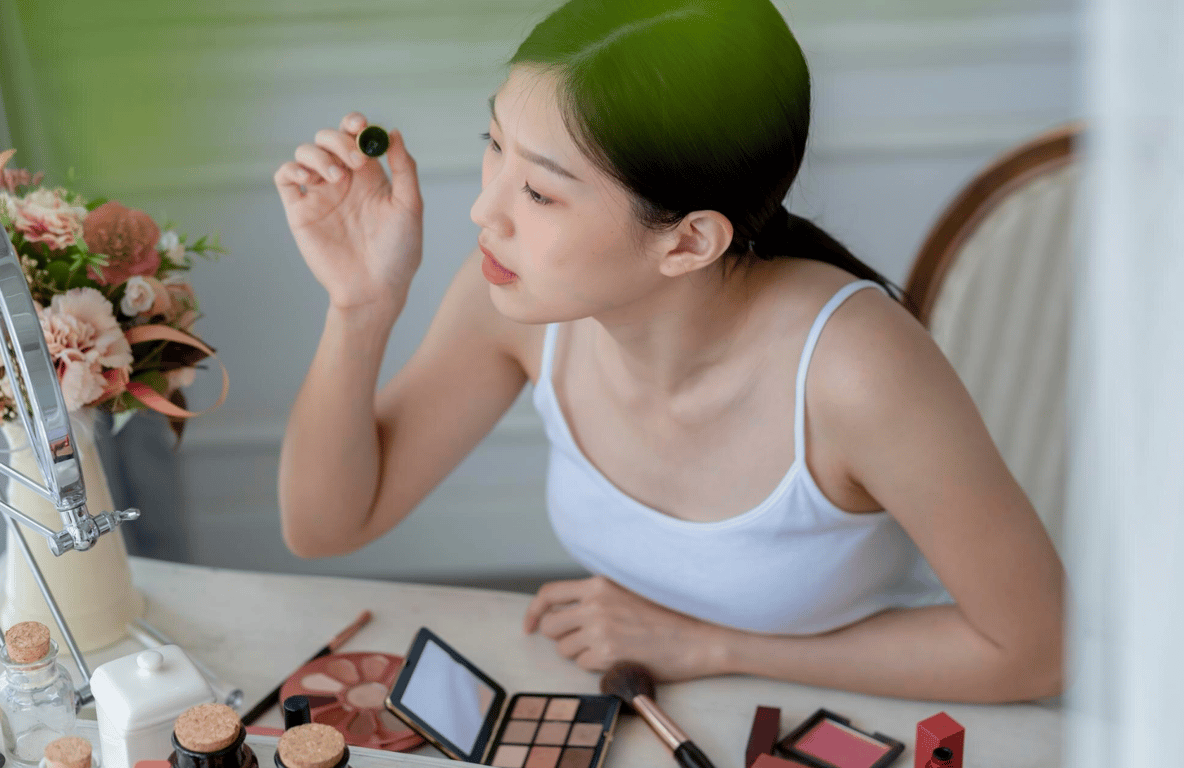 Makeup in North Korea should be discreet