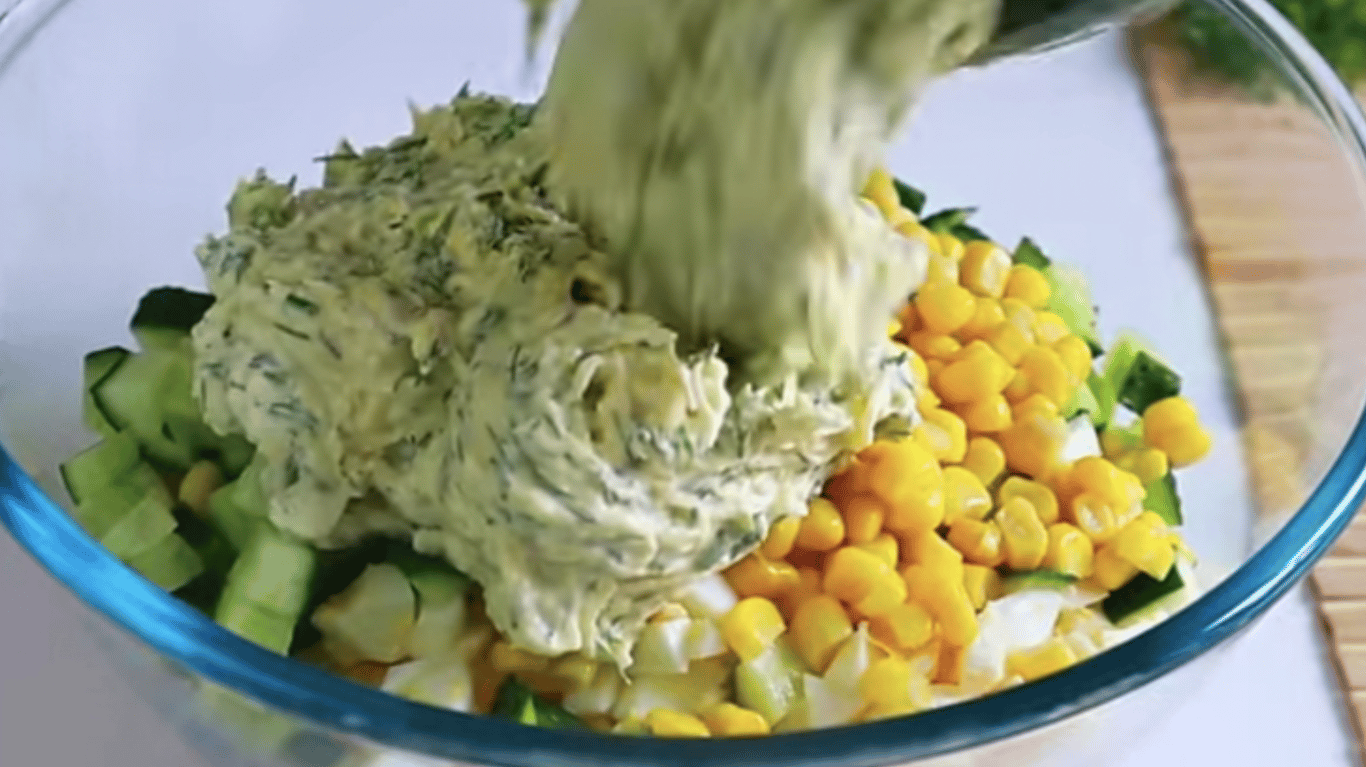 дуже смачний салат з крабовими паличками