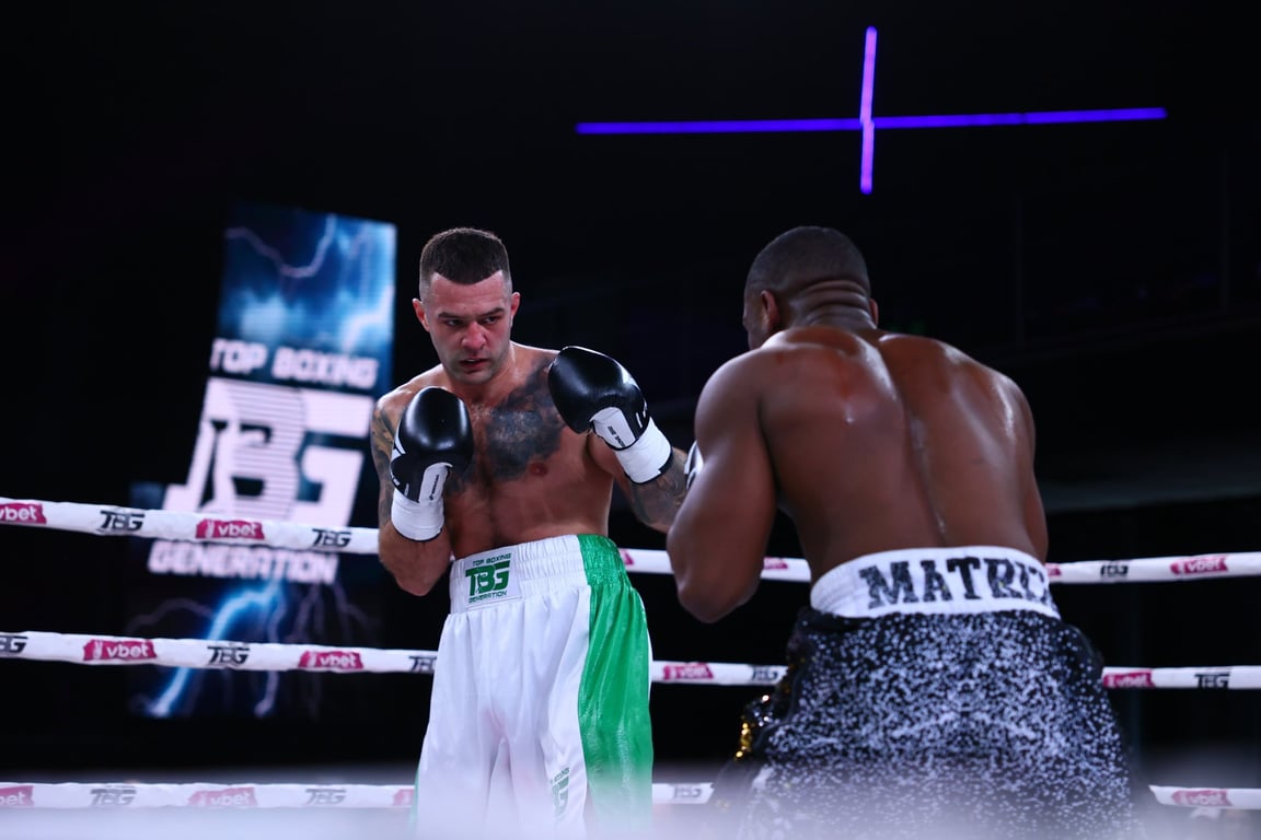 Нигерийский боксер надел носки ВСУ