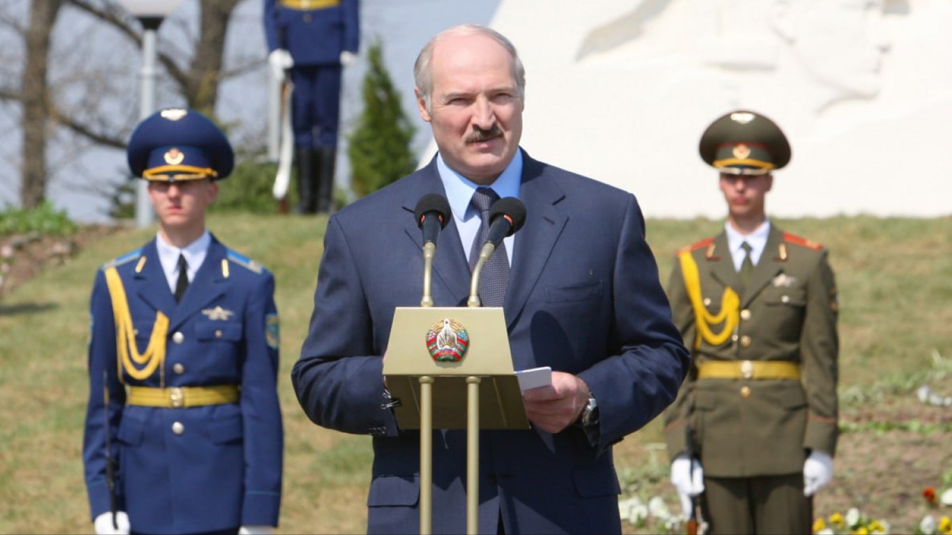 "Миллион погибнет сразу": Лукашенко угрожает оппонентам ядерным ударом