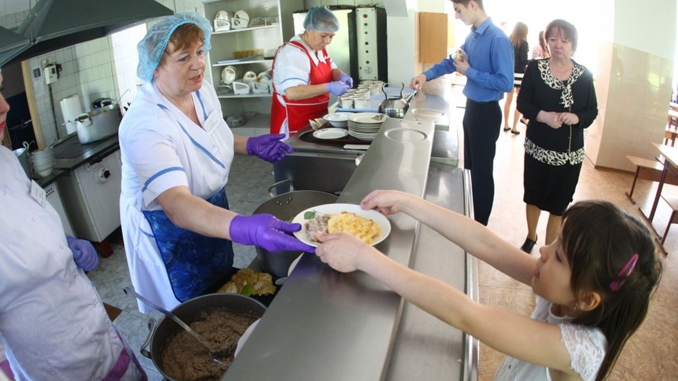 Київські прокурори повертають місту підприємство для шкільних їдалень, яким заволоділи шахраї