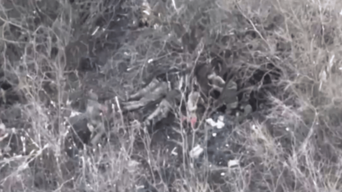 Окупанти розстріляли українських військових під Бахмутом, які здавалися в полон
