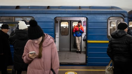 Хто не платитиме за проїзд в метро в лютому — перелік пільговиків - 285x160