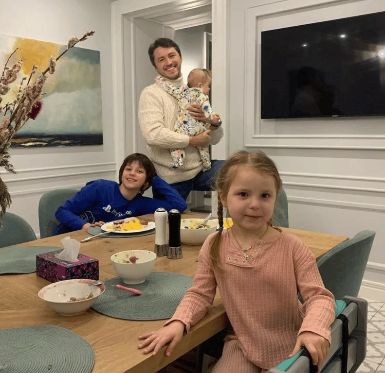 Сергей Притула со своими детьми