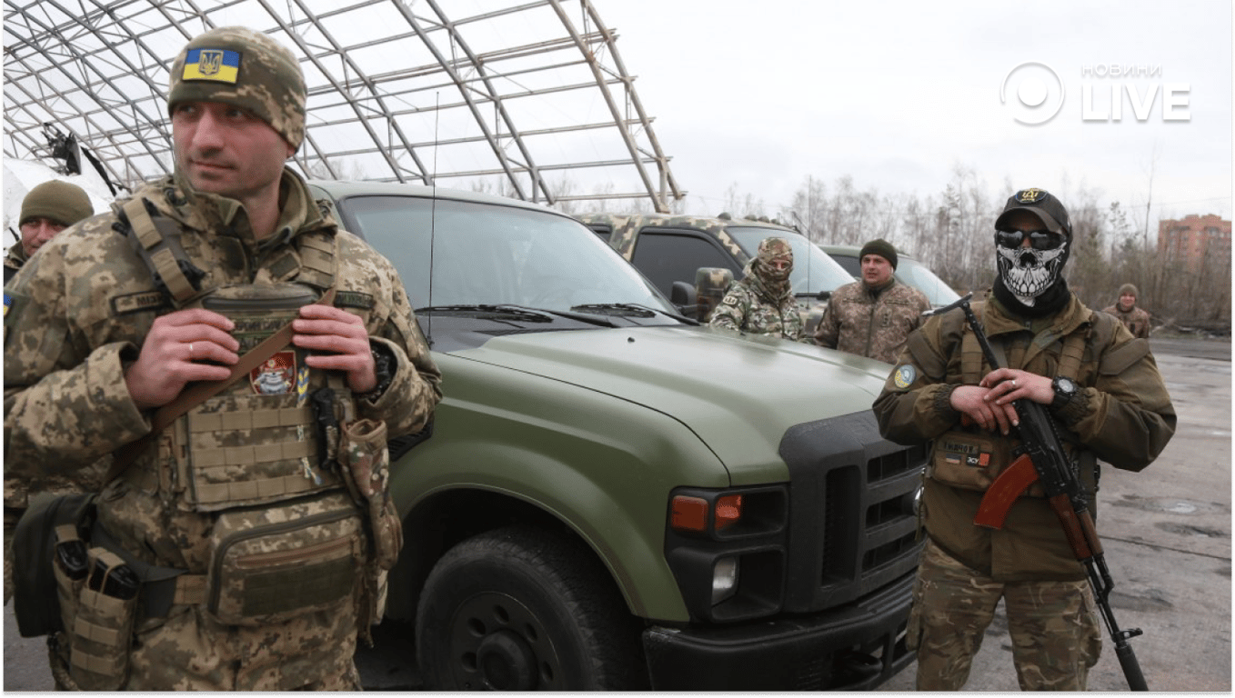 Українські військові на навчаннях. Фото: Люди гуляють на Дерибасівській. Фото: Новини.LIVE/ Ігор Кузнєцов 