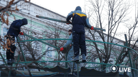 Свято наближається: в Одесі почали встановлювати "Ялинку нескорених" - 285x160