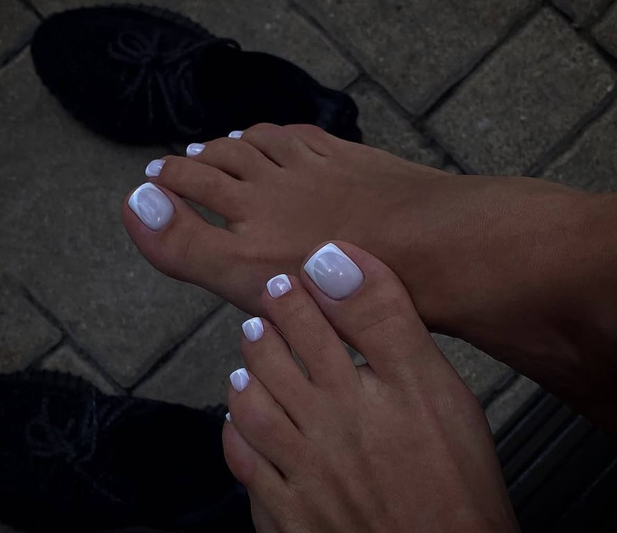 The pedicure that always looks stylish and delicate