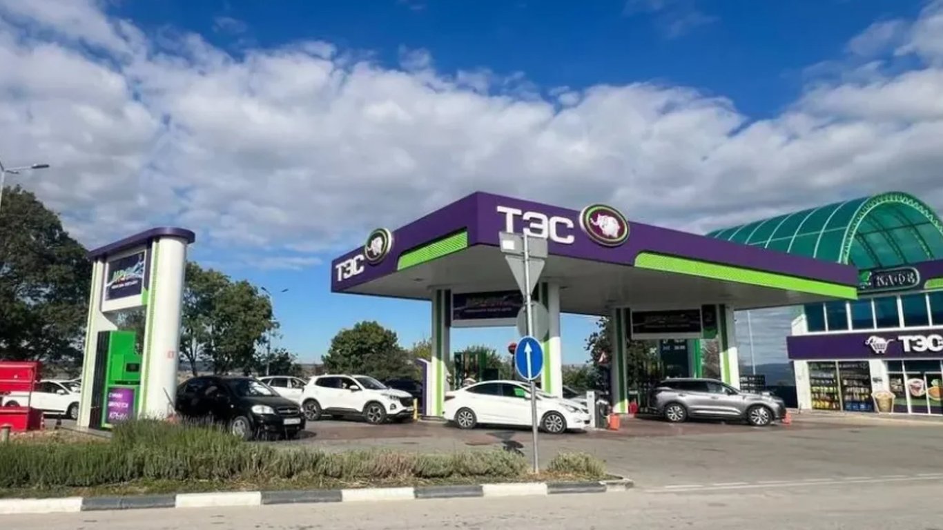У Криму повністю зупинили продаж пального на АЗС — що відомо