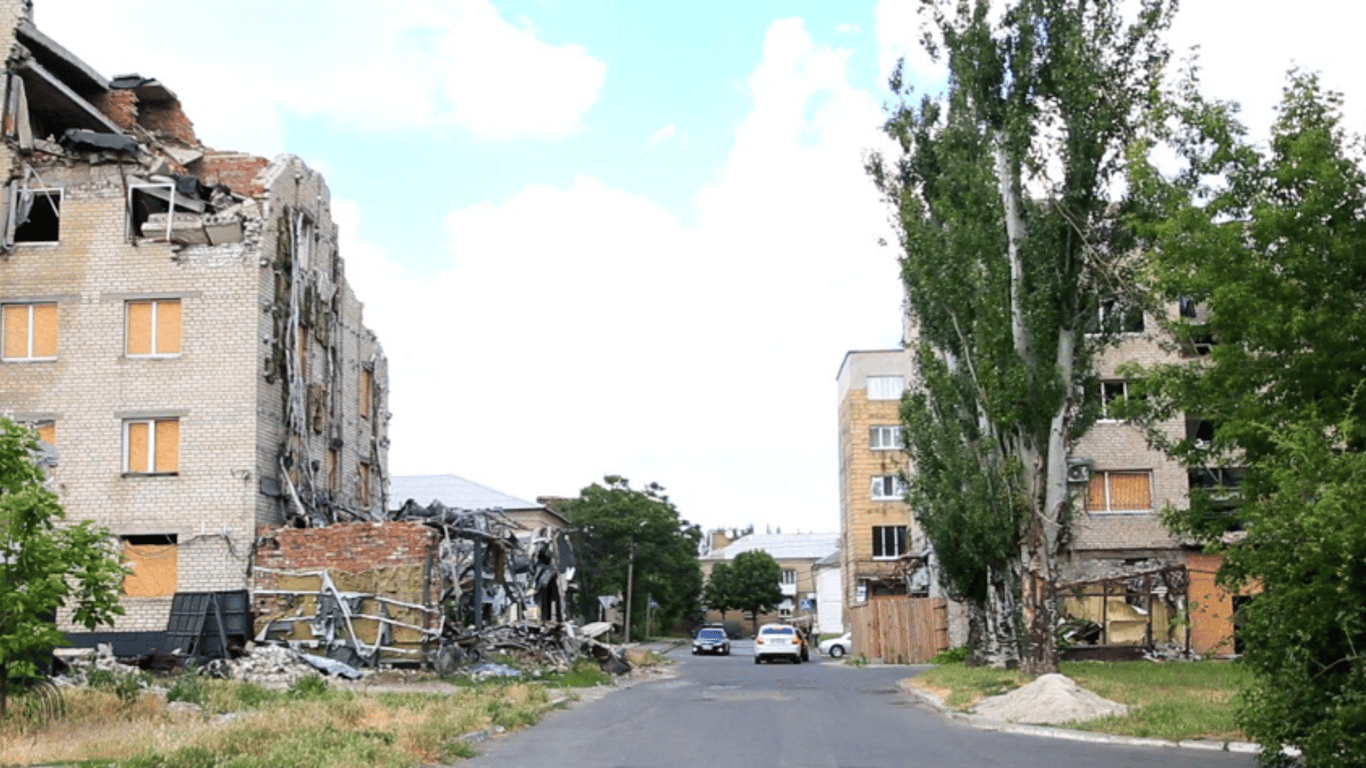 Російські загарбники наближаються до Покровська