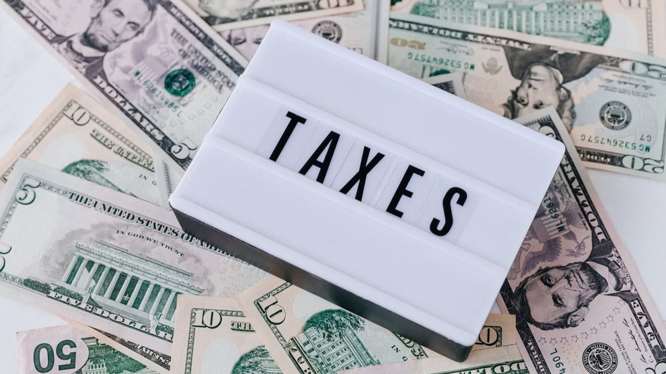 Податкова декларація — хто повинен звітувати про отриману допомогу