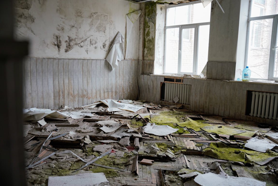 закинуті будівлі київ